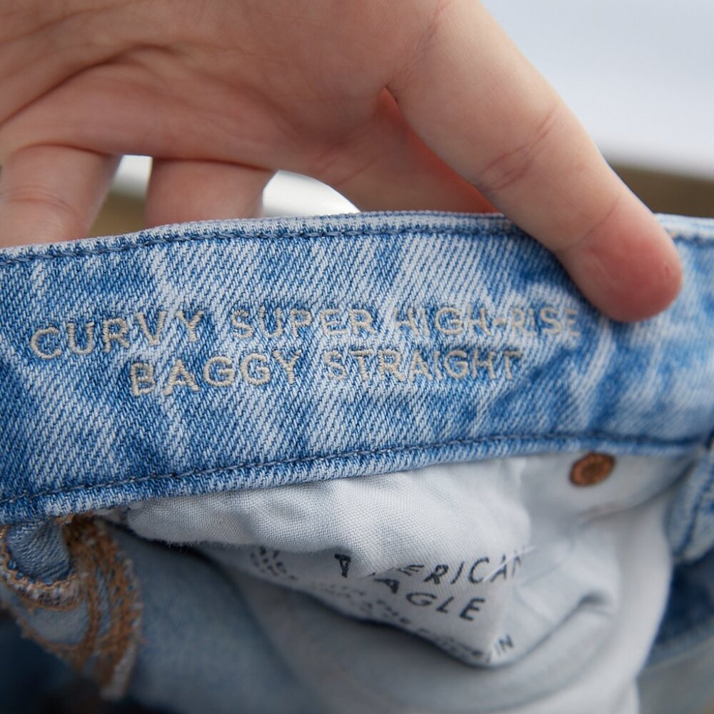American Eagle Curvy Super High Rise Baggy Straight Jeans Women's Size 2 Short - Picture 6 of 8